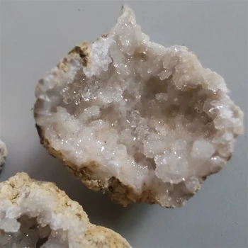  1pc Ahat Nepravilnog Жеоды Ahat Kristali su Puni Šuplji Kamen Liječeći Uzorak White Crystal Šupljine Zabavno Rezanje Kamena Obrt
